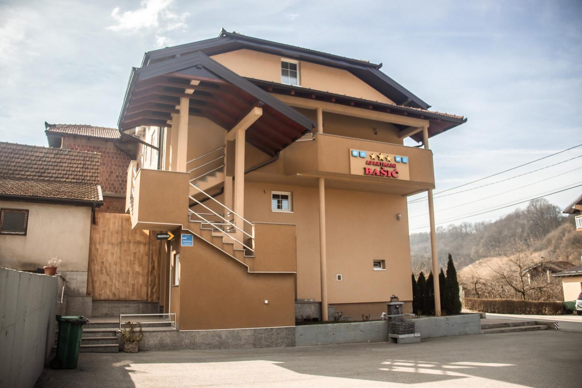Apartments Basic Visoko Exteriér fotografie